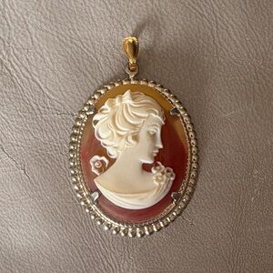 Classic Cameo Pendant